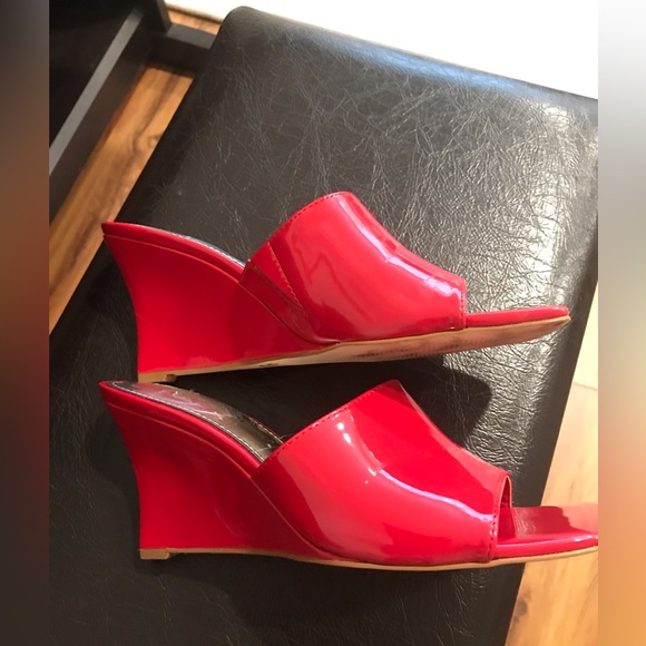 Marc Fisher Patent Wedge Sandals SZ 7.5 - Picture 5 of 9